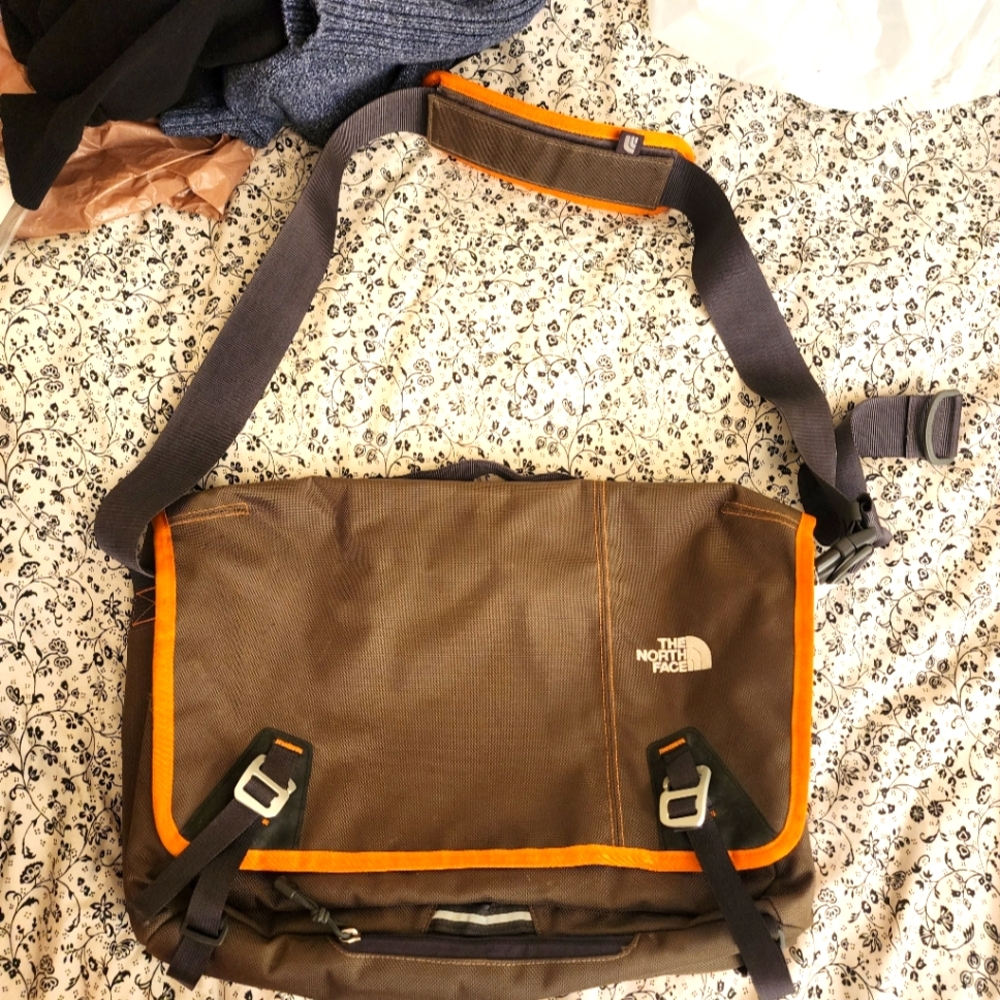 NORTH FACE messenger bag, large laptop compartment, great condition